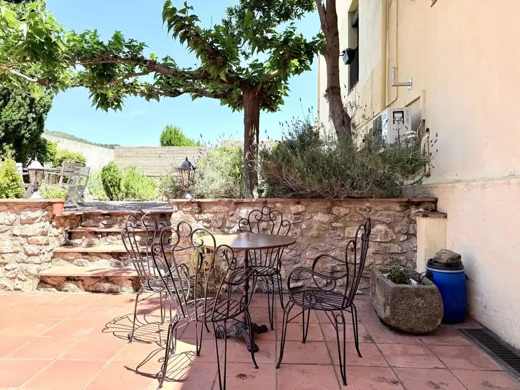 Hotel en venta en Terrades (Alt Empordà).