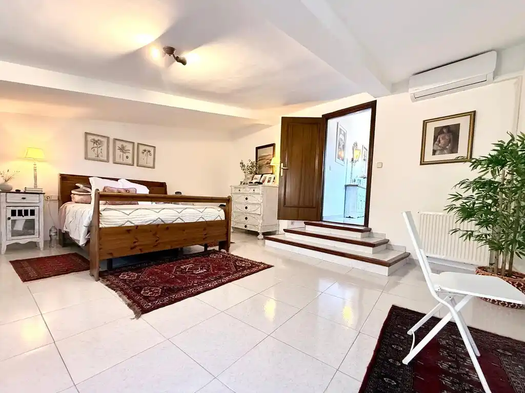 Hotel en venta en Terrades (Alt Empordà).