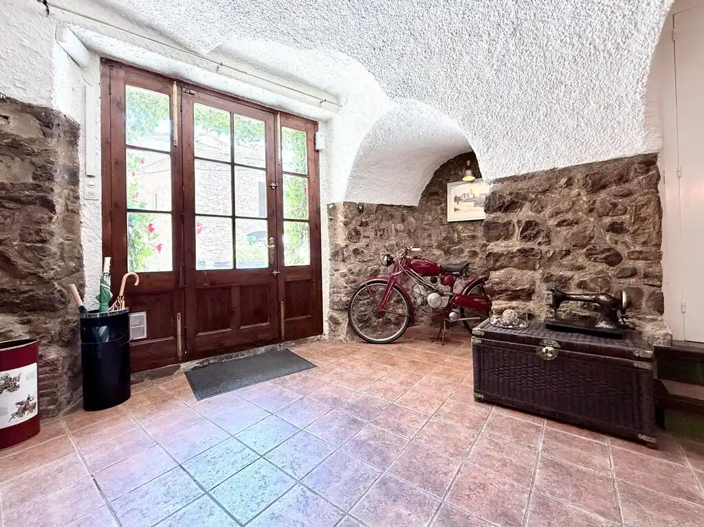 Hotel en venta en Terrades (Alt Empordà).