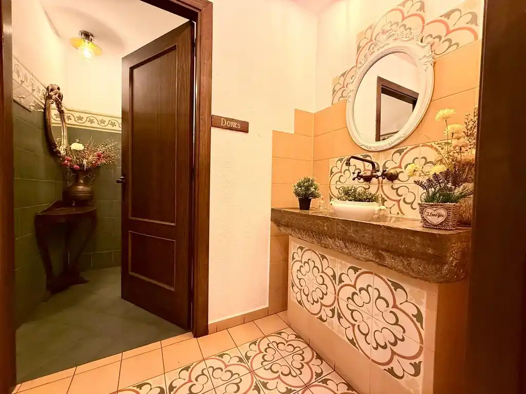 Hotel en venta en Terrades (Alt Empordà).