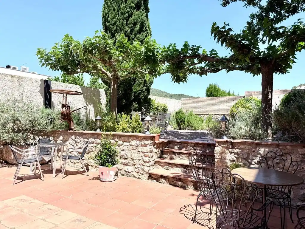 Hotel en venta en Terrades (Alt Empordà).