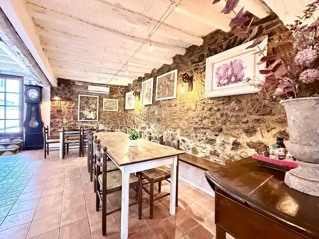 Hotel en venta en Terrades (Alt Empordà).