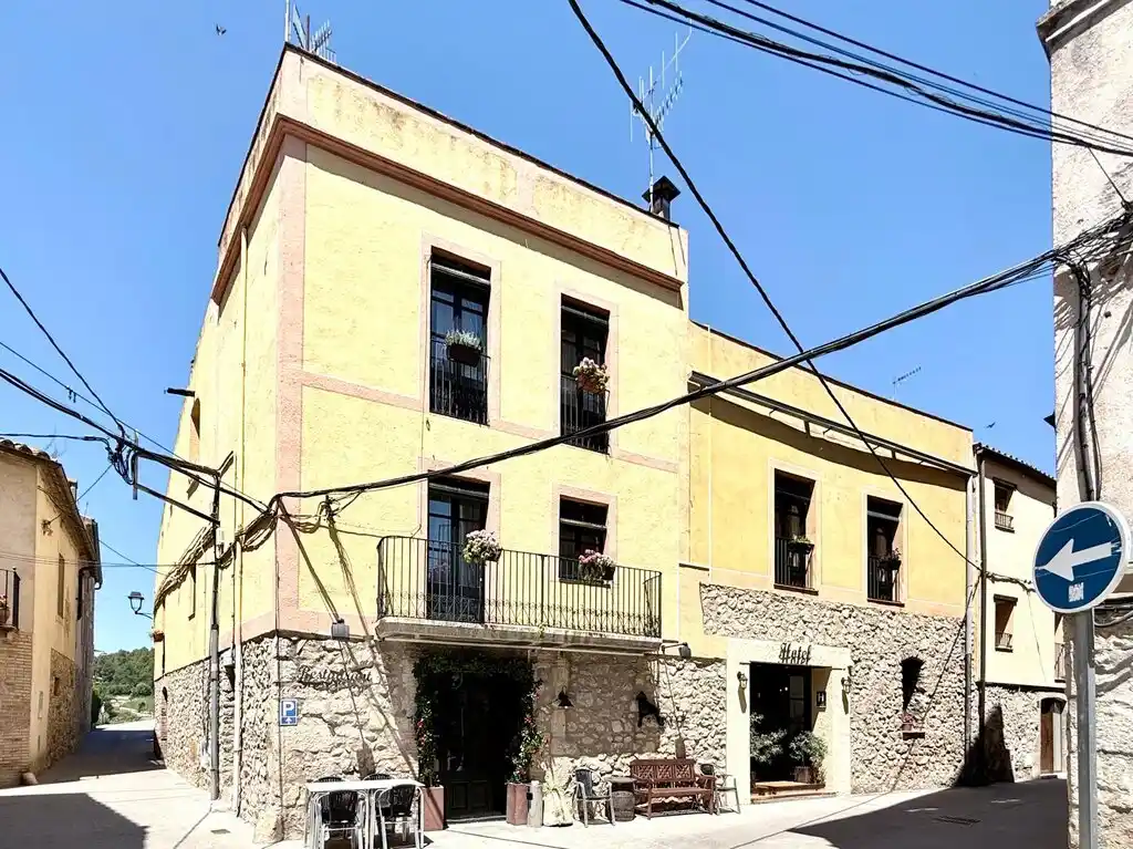 Hotel en venta en Terrades (Alt Empordà).