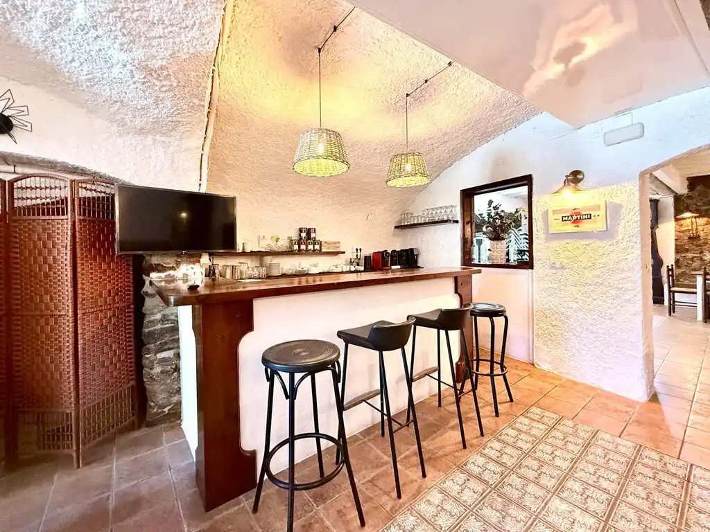 Hotel en venta en Terrades (Alt Empordà).