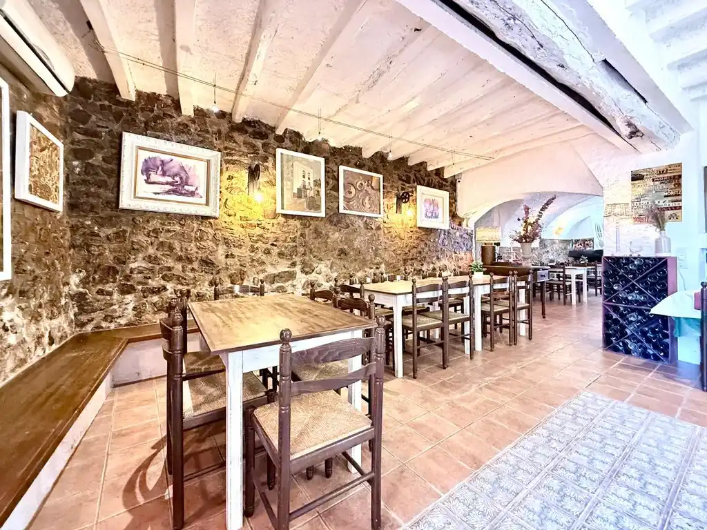 Hotel en venta en Terrades (Alt Empordà).