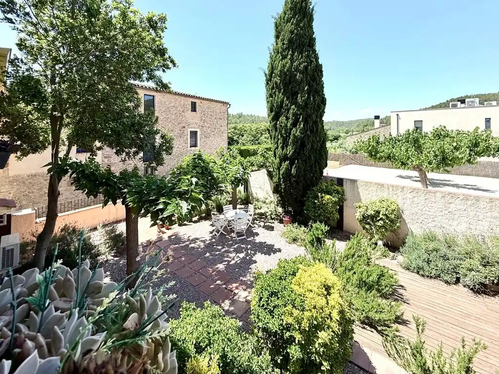 Hotel en venta en Terrades (Alt Empordà).