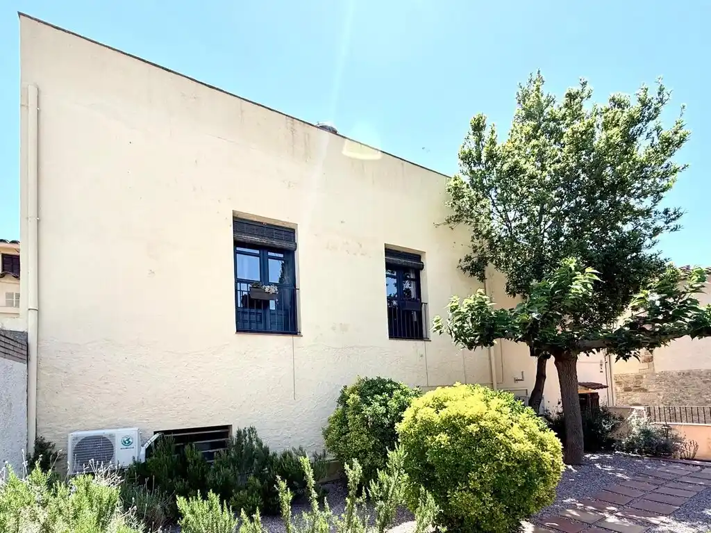 Hotel en venta en Terrades (Alt Empordà).