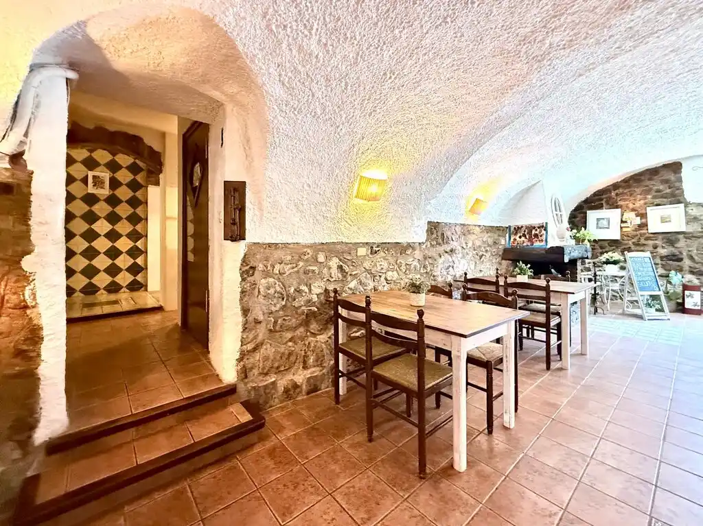 Hotel en venta en Terrades (Alt Empordà).