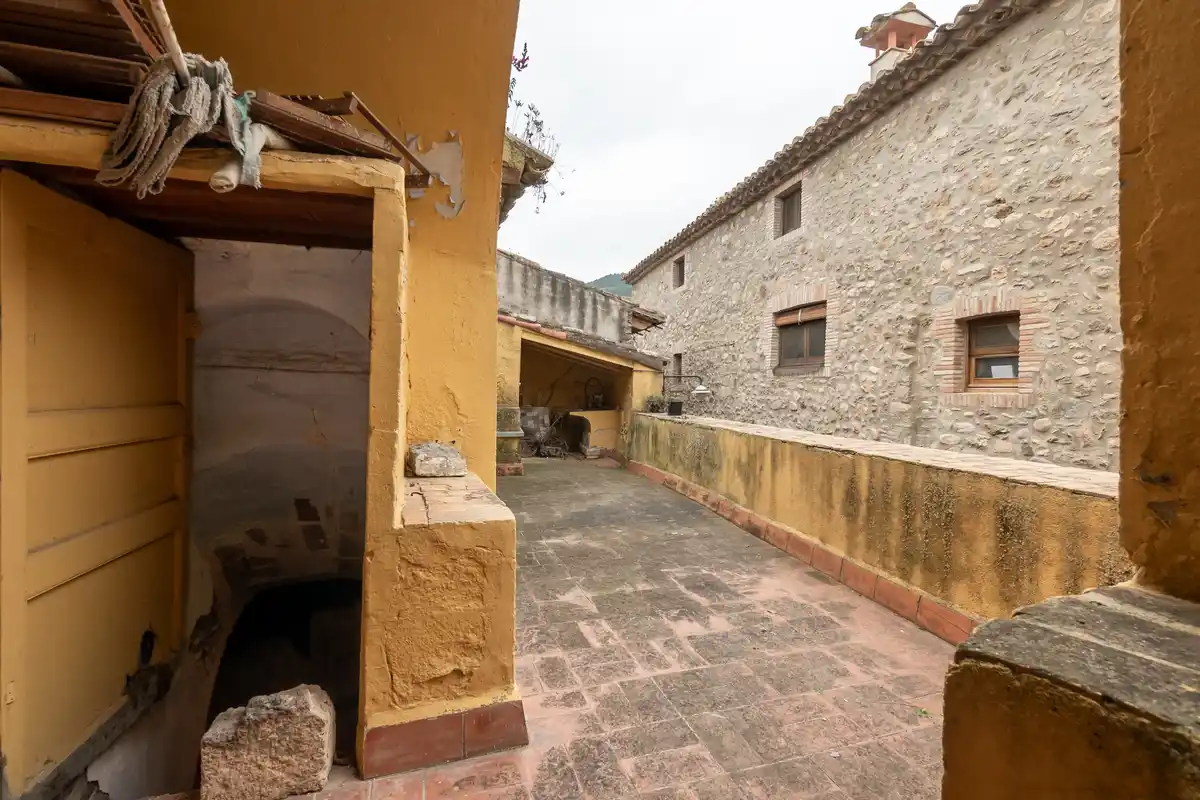 Una casa rústica con historia en el centro de Boadella