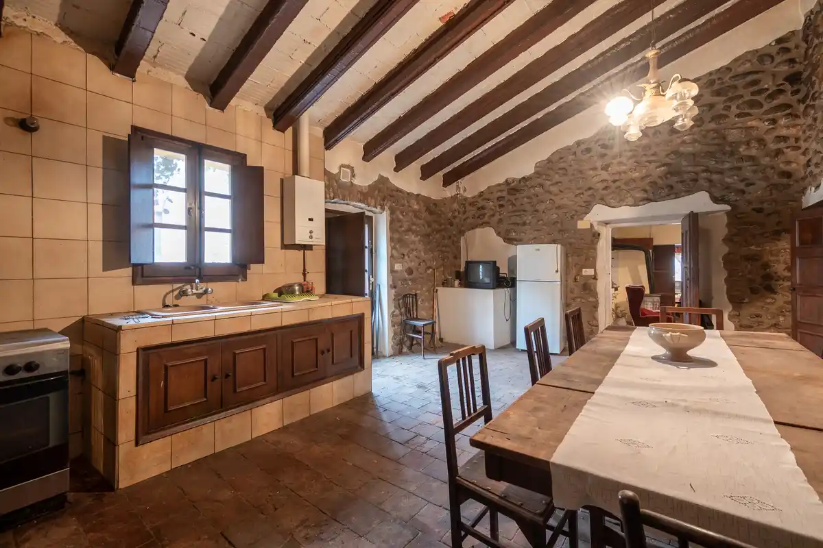 Una casa rústica con historia en el centro de Boadella