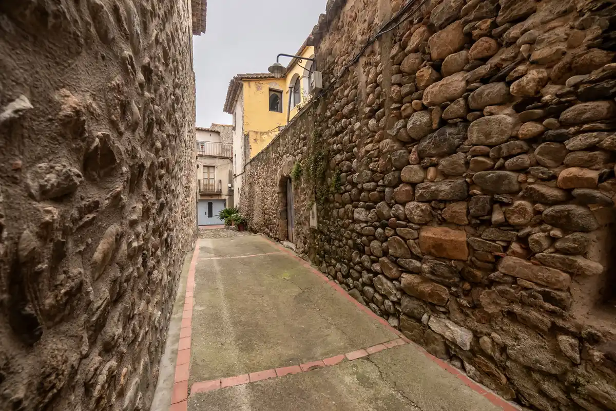 Una casa rústica con historia en el centro de Boadella