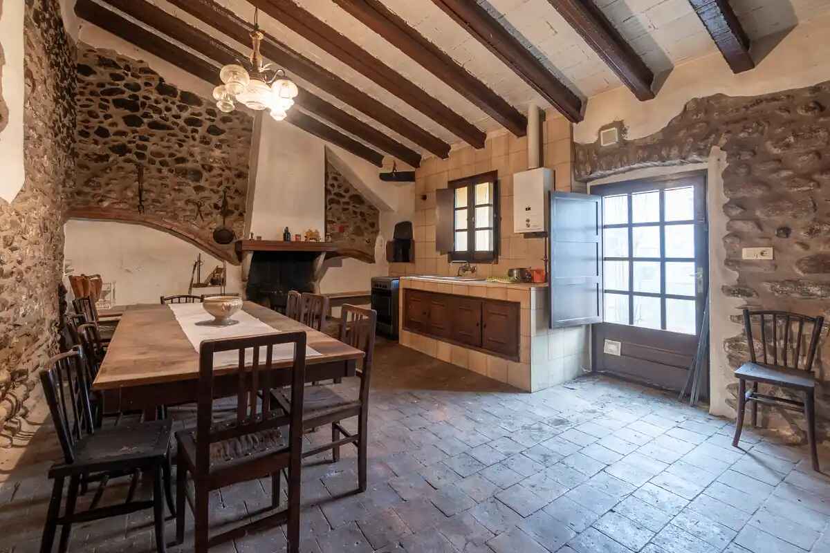 Una casa rústica con historia en el centro de Boadella