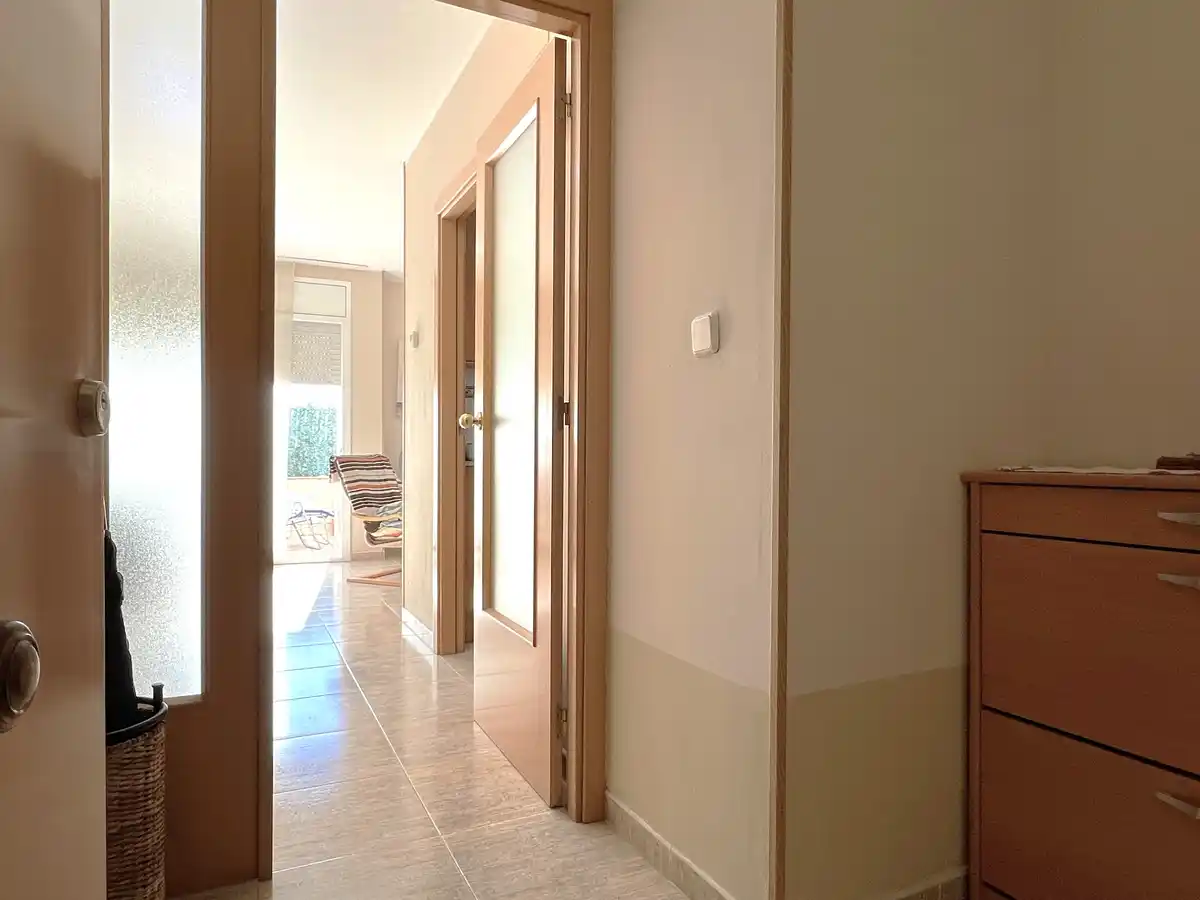 Acogedor apartamento en planta baja con gran terraza en Sant Pere Pescador, Alt Empordà.