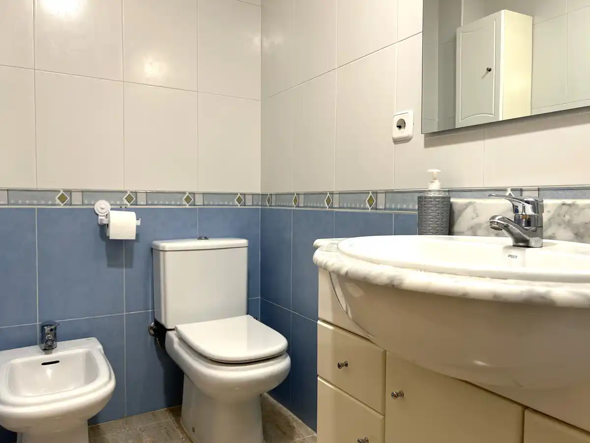 Acogedor apartamento en planta baja con gran terraza en Sant Pere Pescador, Alt Empordà.