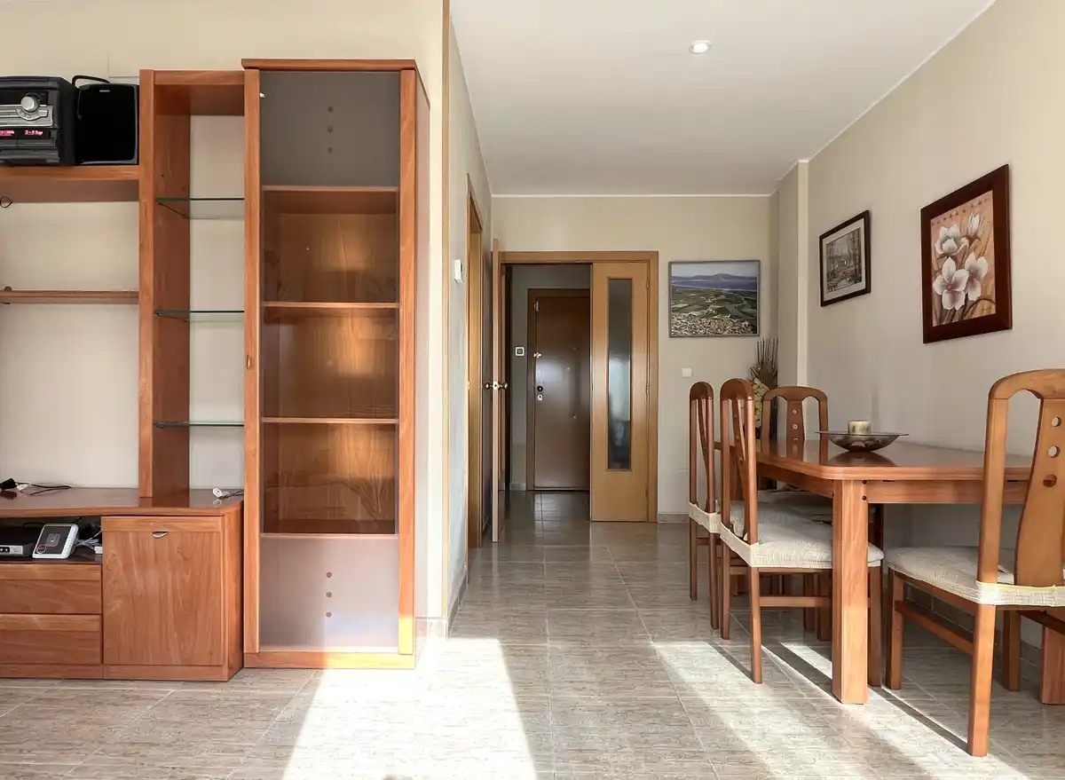Acogedor apartamento en planta baja con gran terraza en Sant Pere Pescador, Alt Empordà.