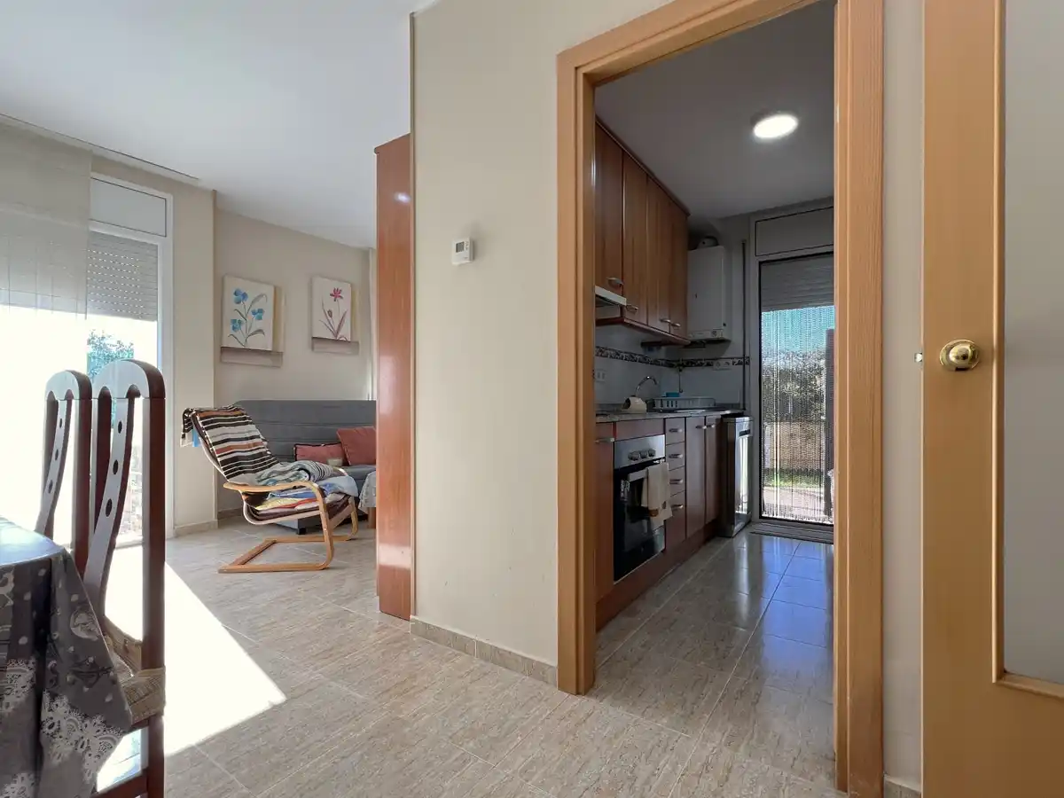 Acogedor apartamento en planta baja con gran terraza en Sant Pere Pescador, Alt Empordà.