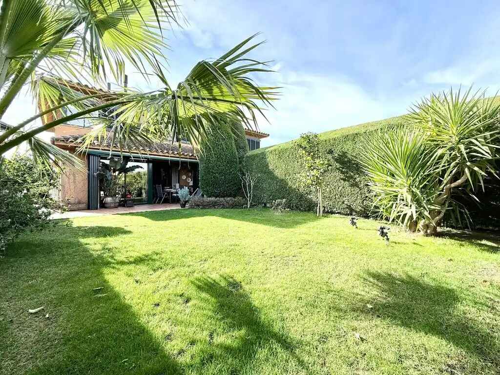 Villa zum Verkauf (Golf de Torremirona, Navata)