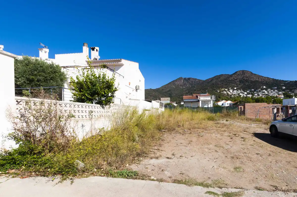 ¡Construye tu nueva casa a sólo unos minutos de la playa! ¡Buena oportunidad!