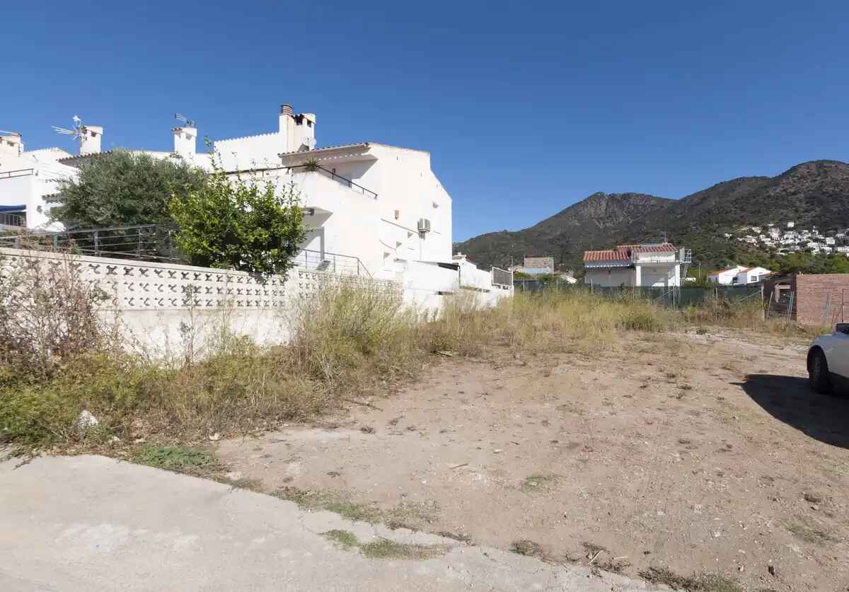 ¡Construye tu nueva casa a sólo unos minutos de la playa! ¡Buena oportunidad!