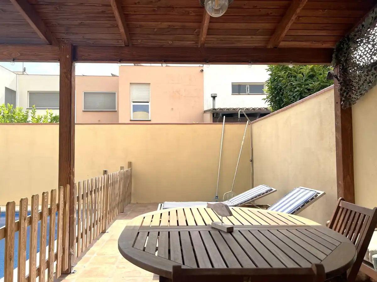 Casa adosada con piscina privada en Sant Pere Pescador, Alt Empordà.