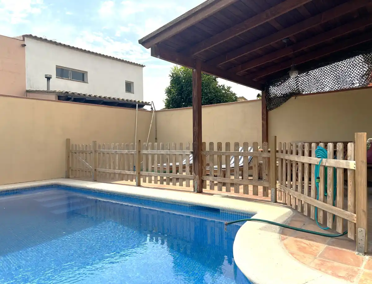 Casa adosada con piscina privada en Sant Pere Pescador, Alt Empordà.