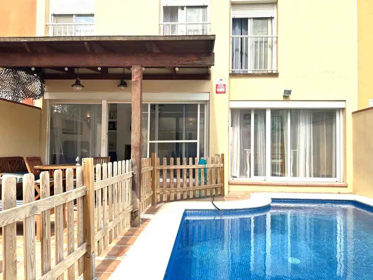 Casa adossada amb piscina privada a Sant Pere Pescador, Alt Empordà