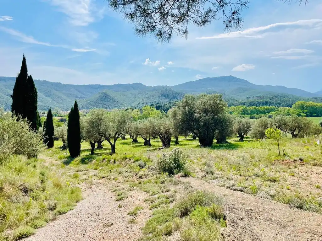 Masia para restaurar (Boadella)