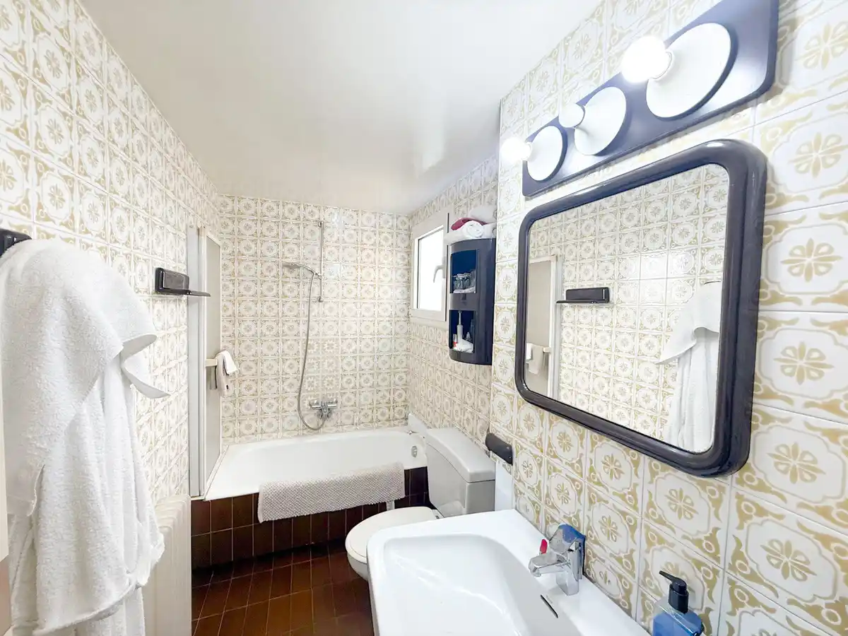 Piso con amplio parking en venta en Figueres