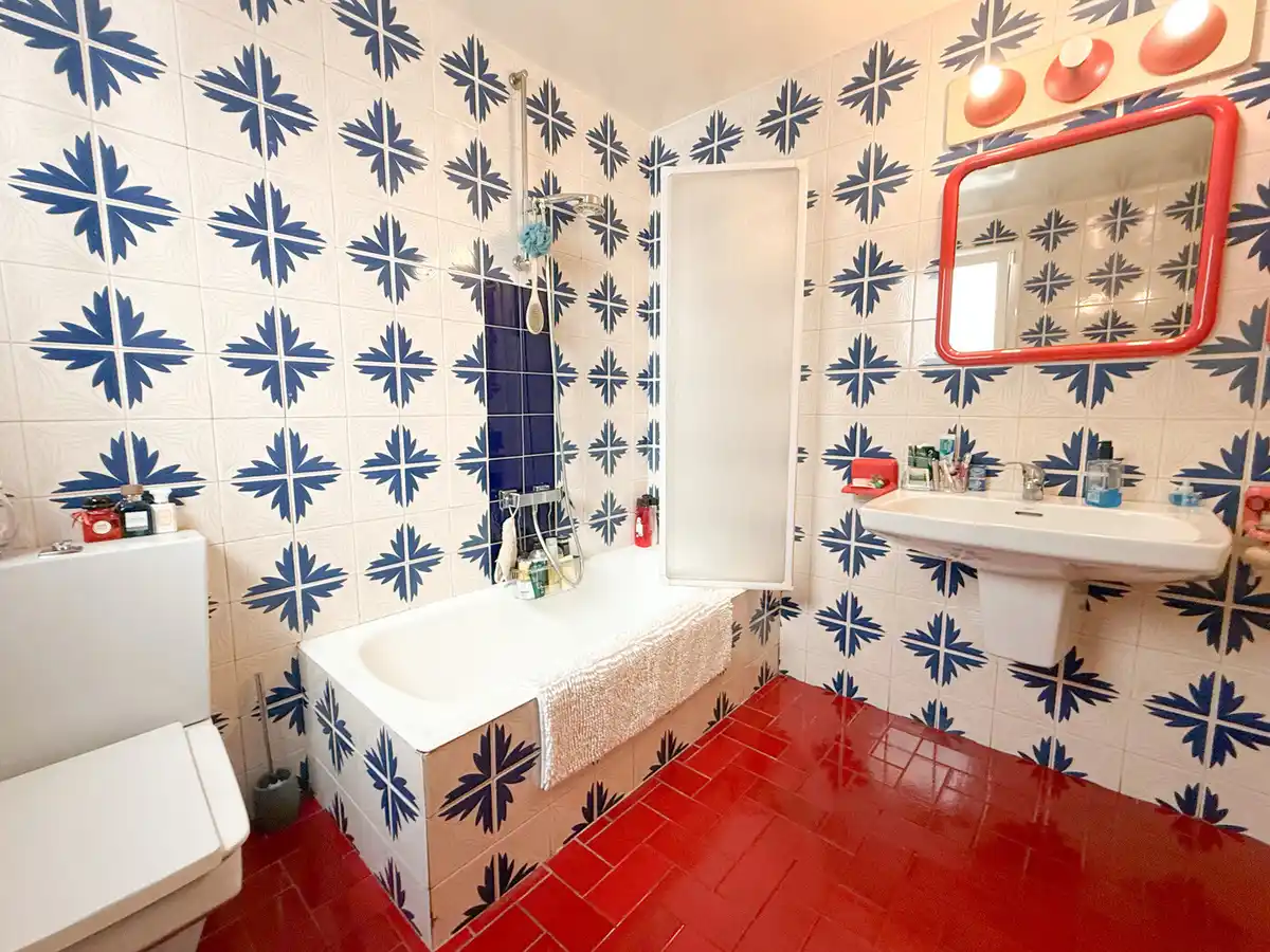 Piso con amplio parking en venta en Figueres