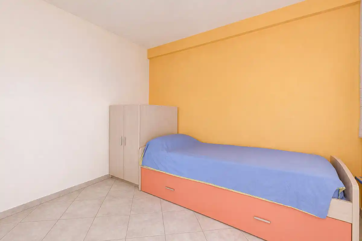 Despierta cada día con el Mediterráneo a tu lado – Piso con piscina, parking y vistas al mar en el Faro de Roses