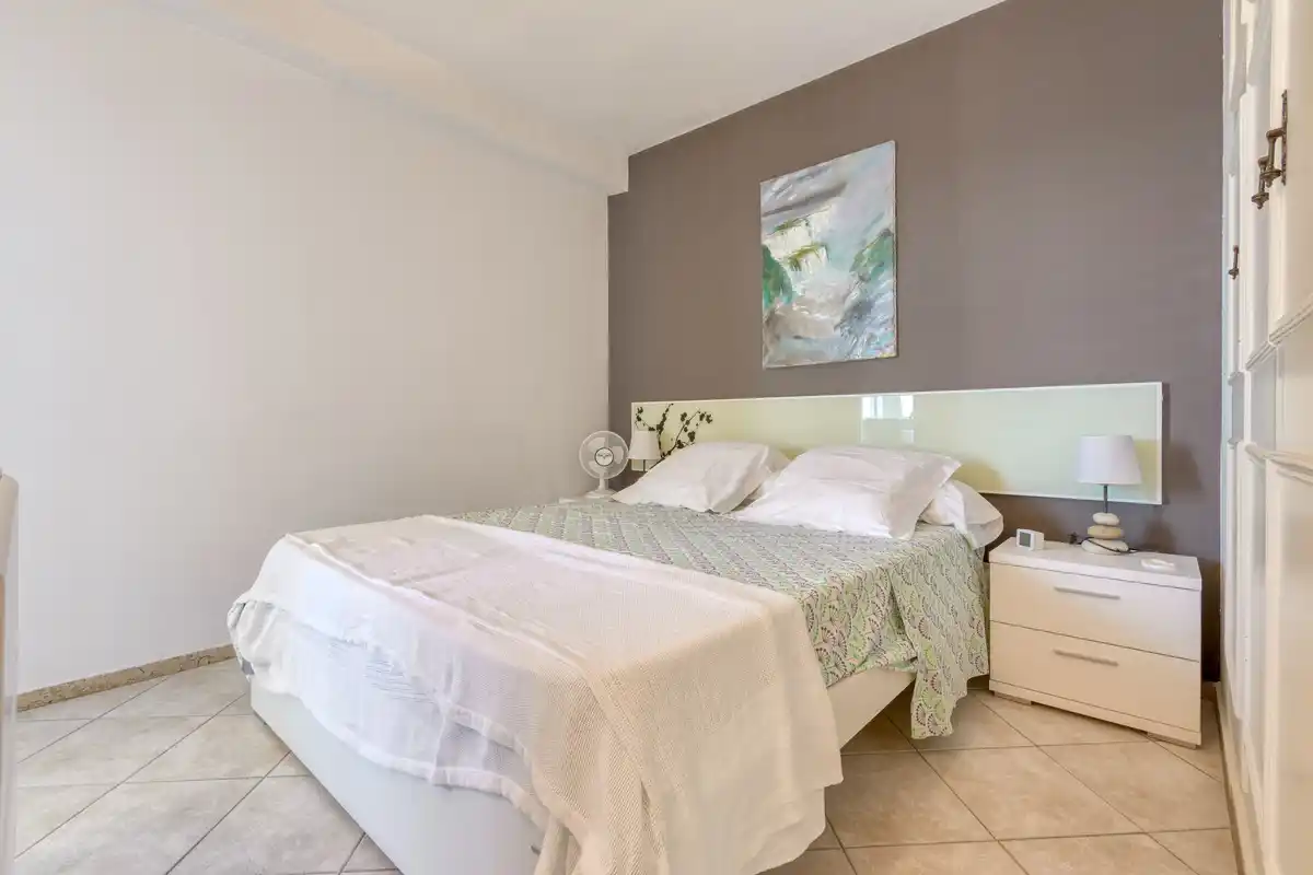Despierta cada día con el Mediterráneo a tu lado – Piso con piscina, parking y vistas al mar en el Faro de Roses