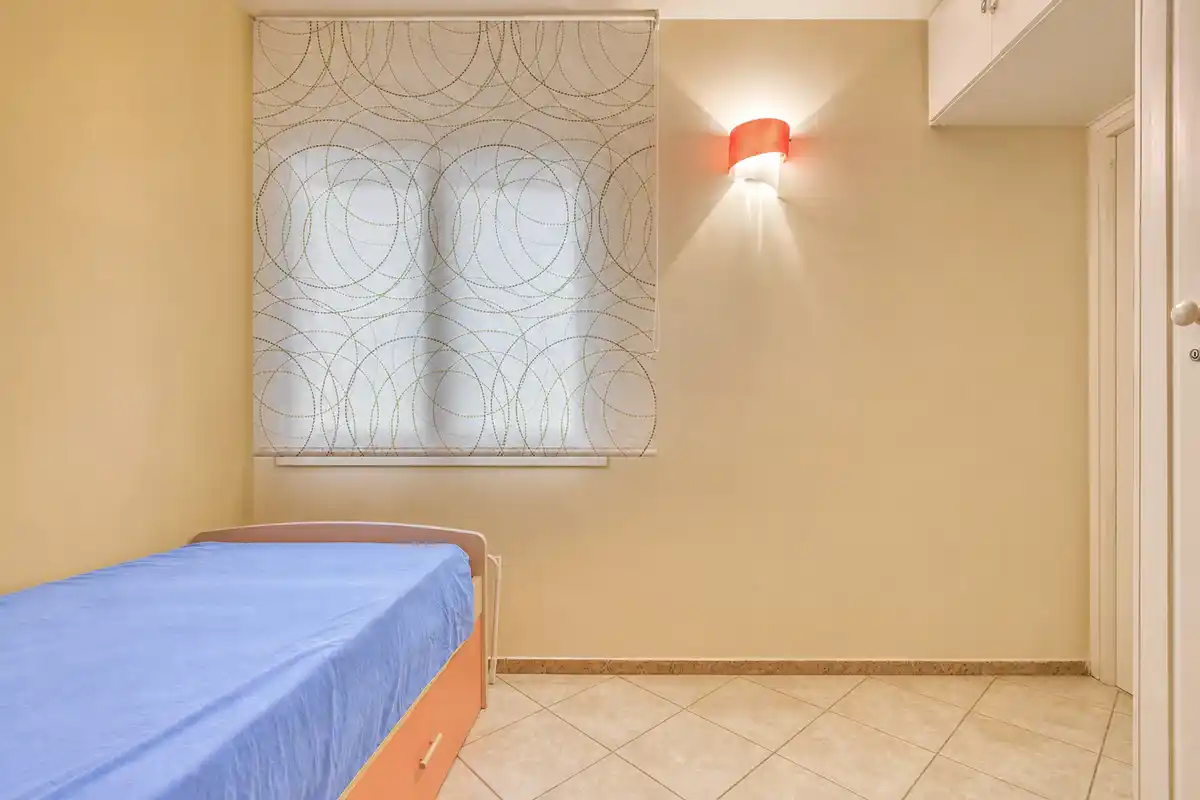 Despierta cada día con el Mediterráneo a tu lado – Piso con piscina, parking y vistas al mar en el Faro de Roses
