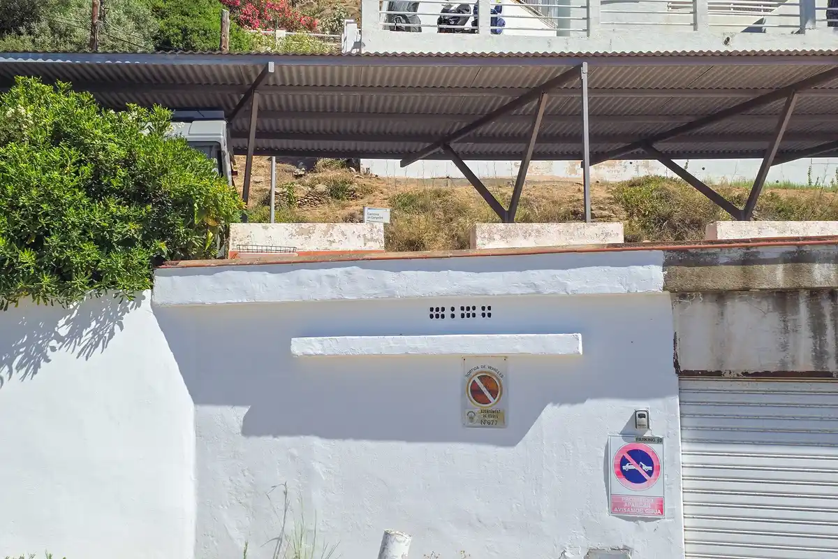 Despierta cada día con el Mediterráneo a tu lado – Piso con piscina, parking y vistas al mar en el Faro de Roses