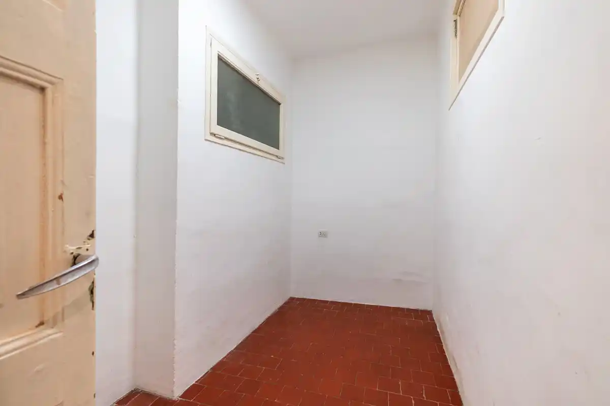 Vive en el centro de Figueres con amplitud, luz y todas las comodidades.