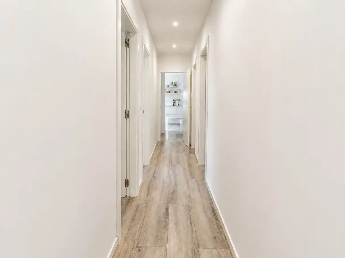 Casa en venta en Bàscara con piscina, jardín y amplia parcela de 525 m²