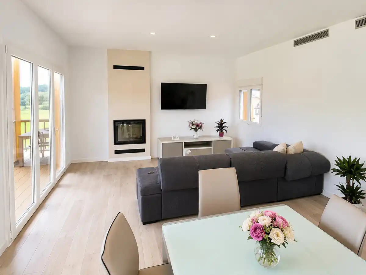 Casa en venta en Bàscara con piscina, jardín y amplia parcela de 525 m²