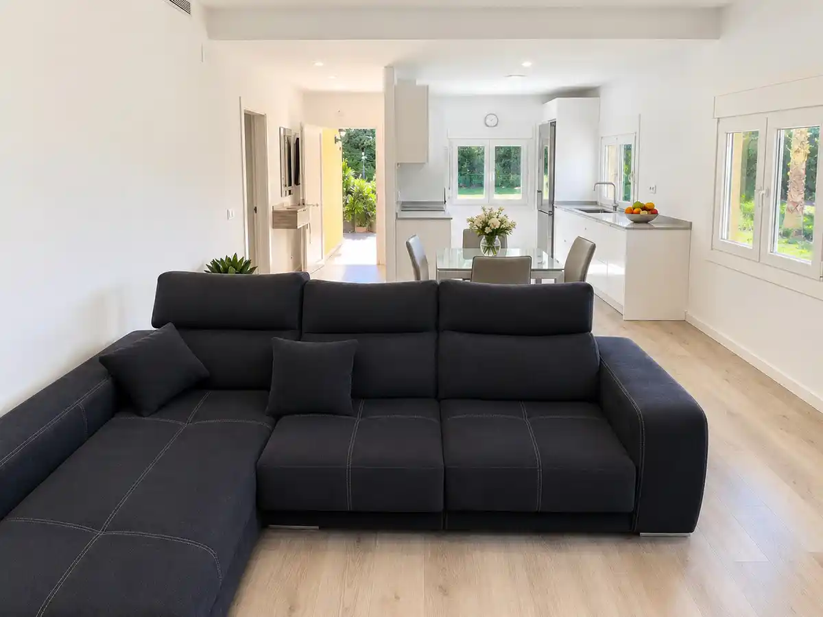 Casa en venta en Bàscara con piscina, jardín y amplia parcela de 525 m²