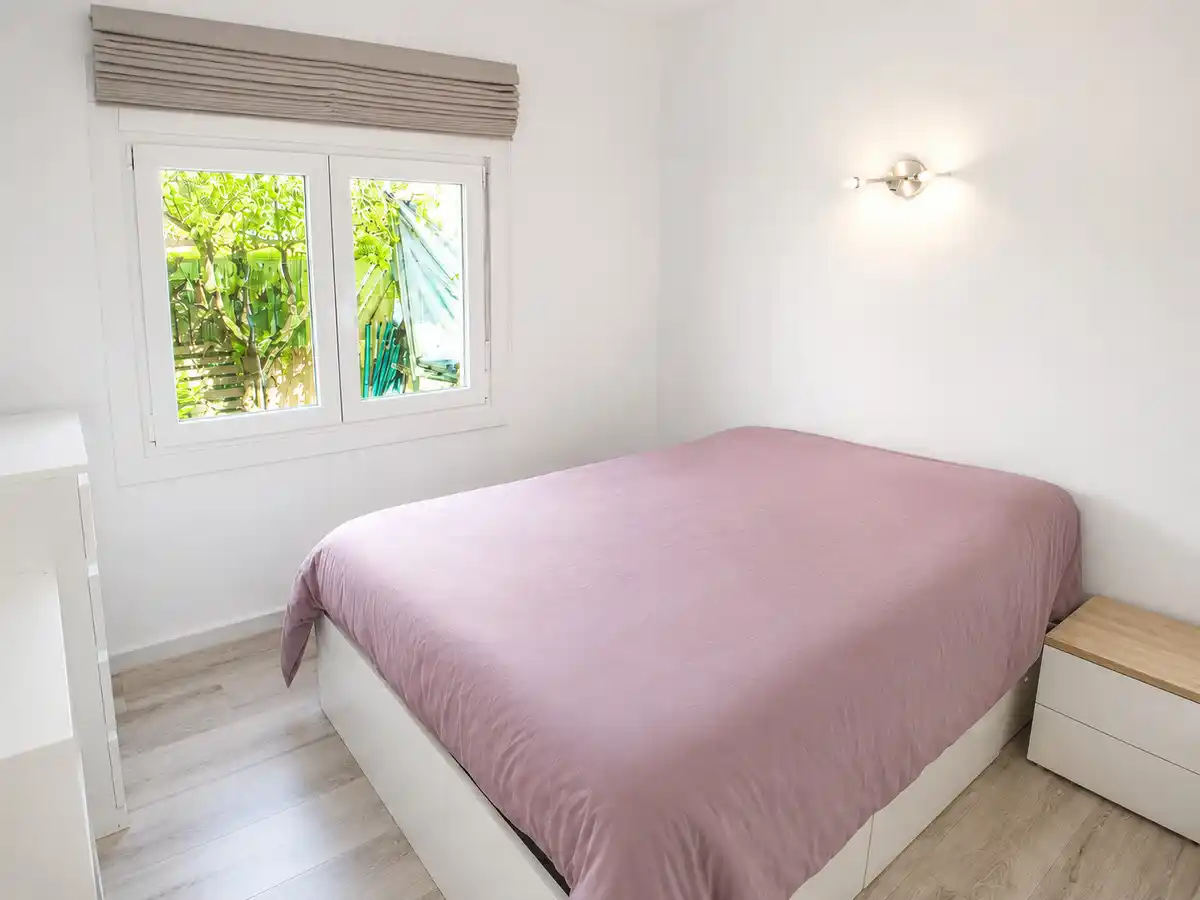 Casa en venta en Bàscara con piscina, jardín y amplia parcela de 525 m²