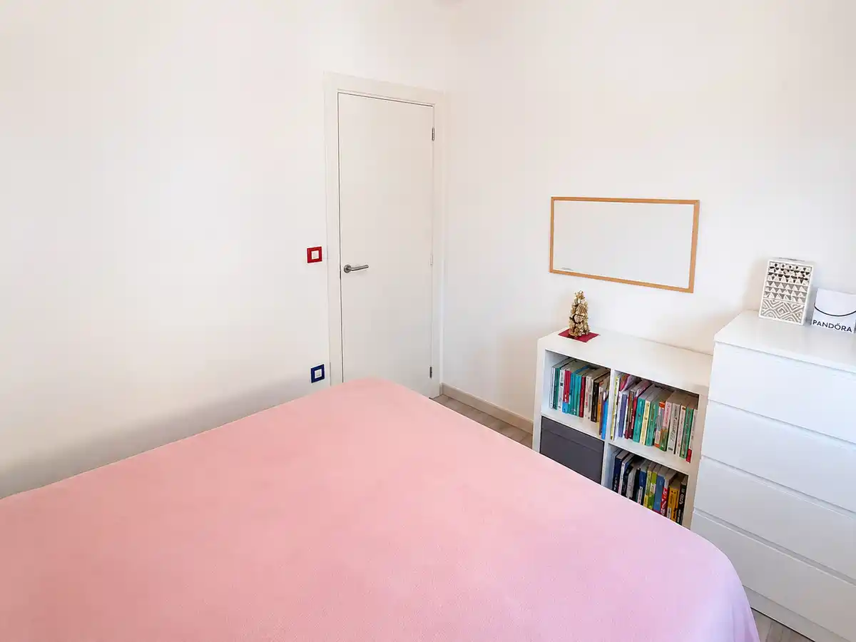 Casa en venta en Bàscara con piscina, jardín y amplia parcela de 525 m²