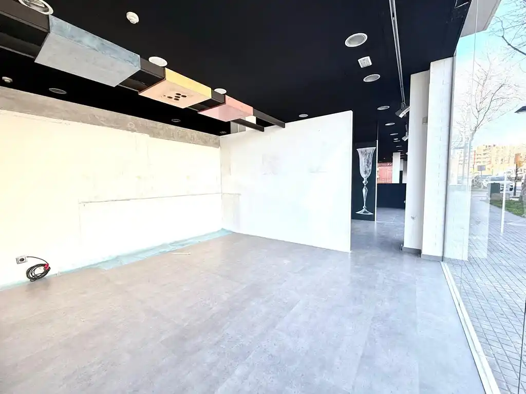 Magnífico local en venta, Figueres (Avda.Salvador Dalí).