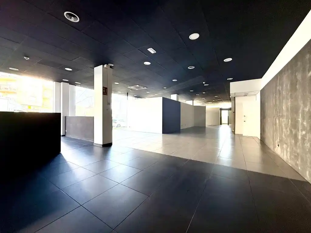 Magnífico local en venta, Figueres (Avda.Salvador Dalí).