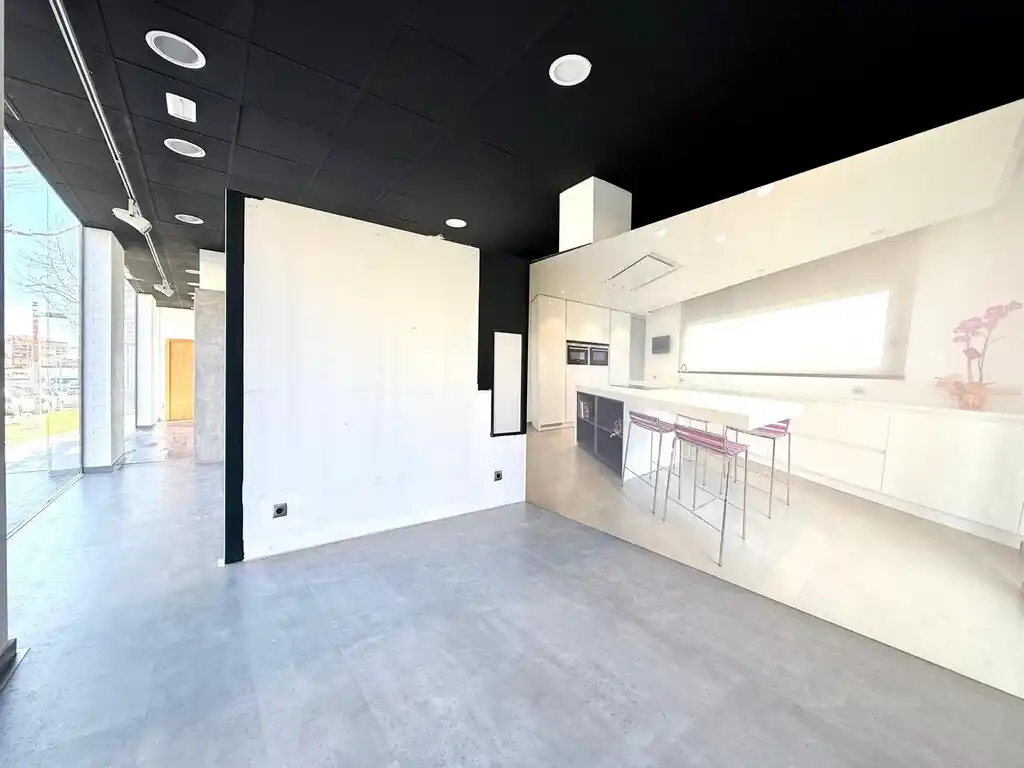 Magnífico local en venta, Figueres (Avda.Salvador Dalí).