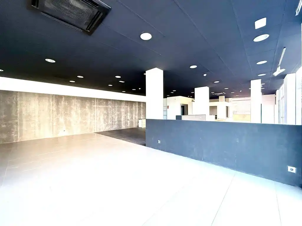 Magnífico local en venta, Figueres (Avda.Salvador Dalí).