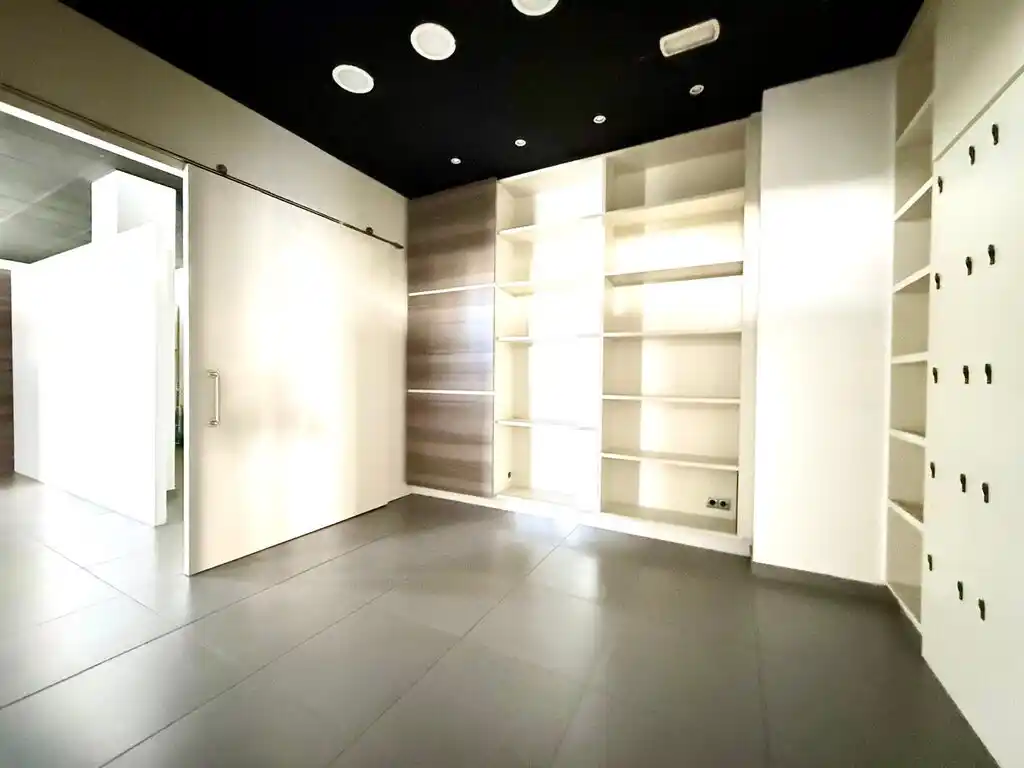 Magnífico local en venta, Figueres (Avda.Salvador Dalí).