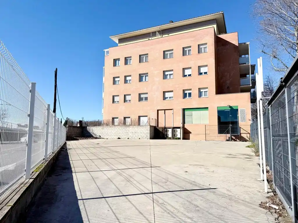 Magnífico local en venta, Figueres (Avda.Salvador Dalí).