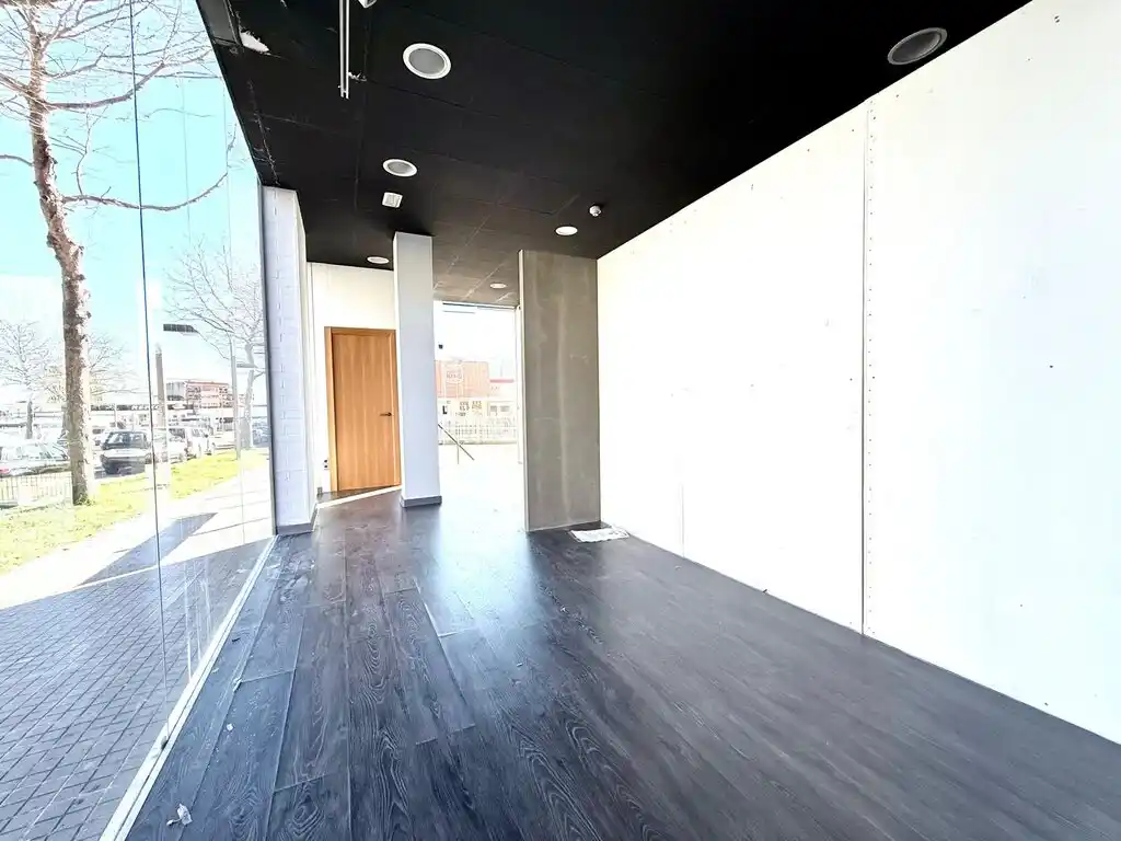 Magnífico local en venta, Figueres (Avda.Salvador Dalí).