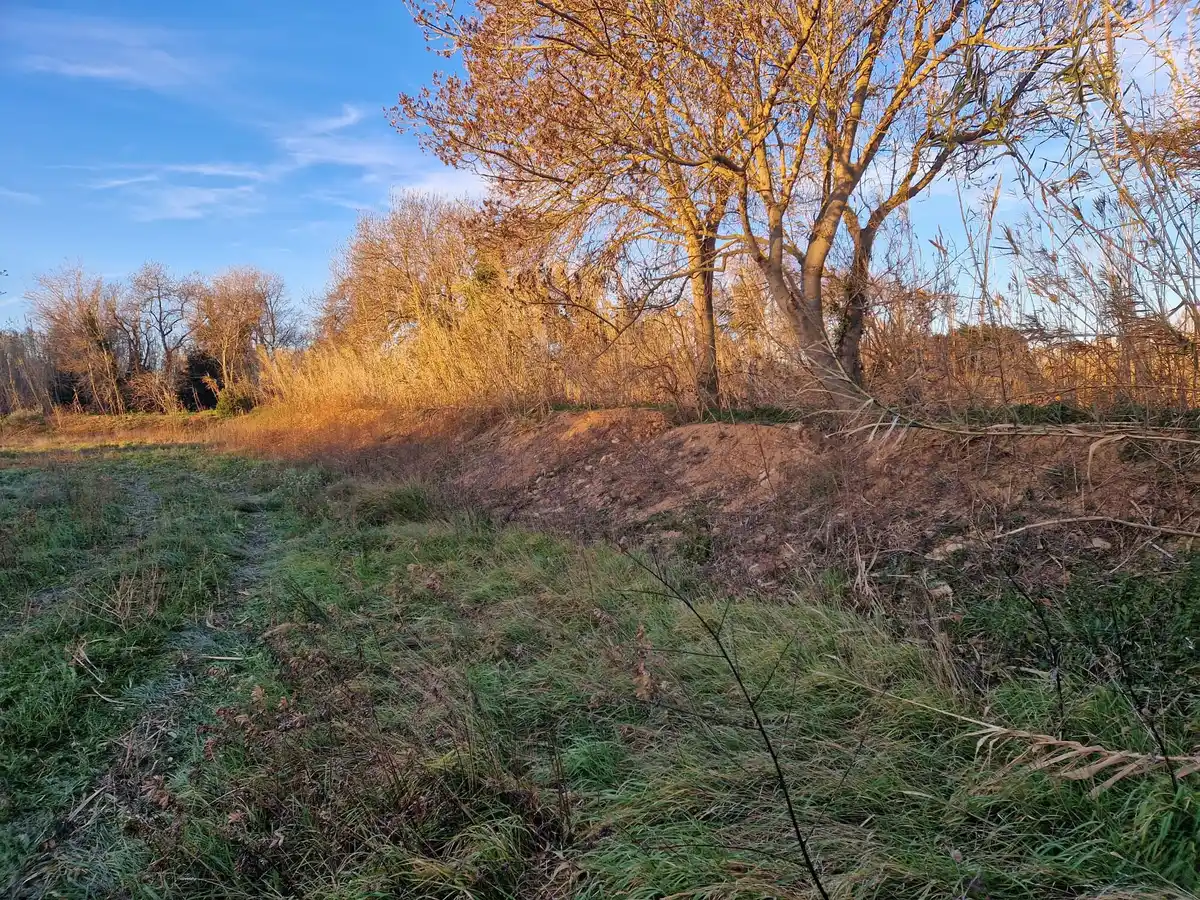 Gran terreno rústico en Peralada.