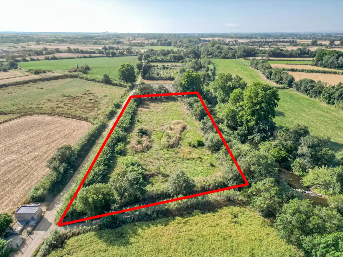 Gran terreno rústico en Peralada.