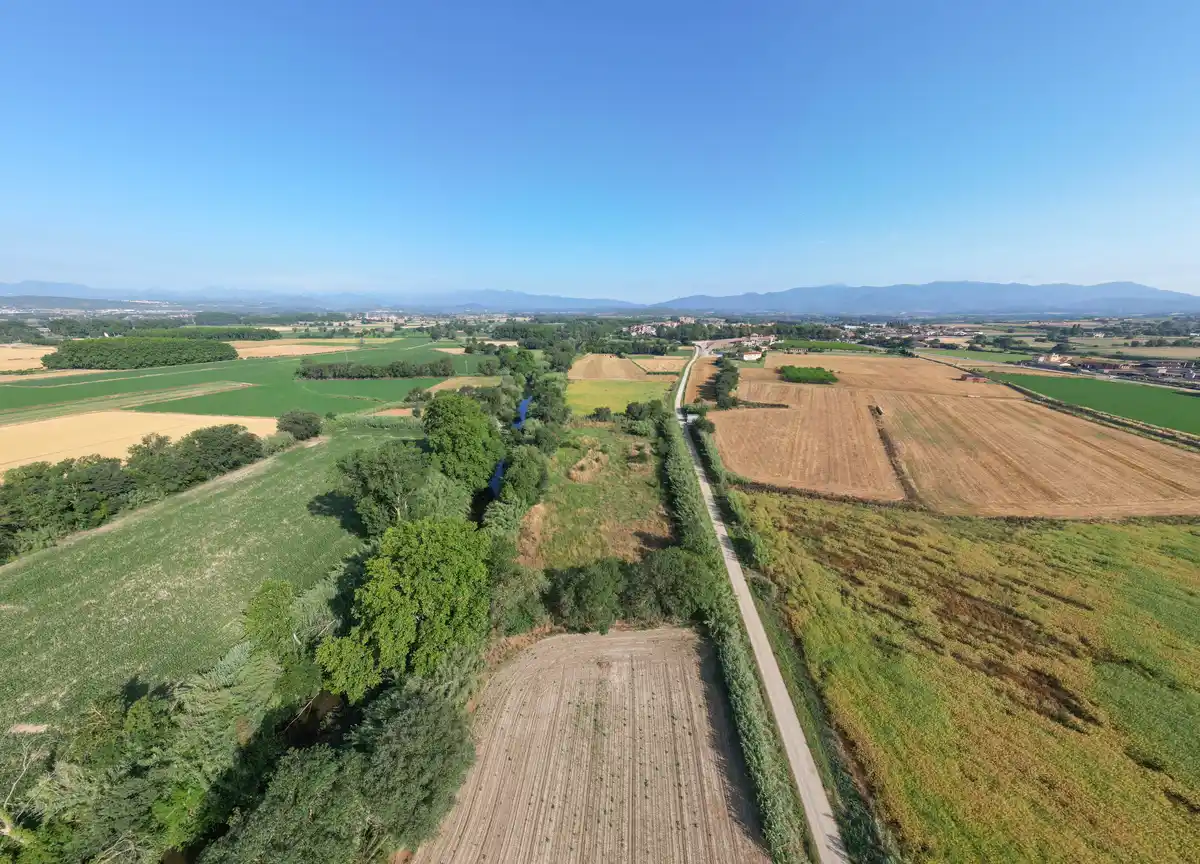 Gran terreno rústico en Peralada.