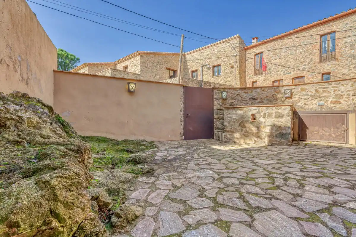 Ref. 1820 Casa de piedra con vistas excelentes a L'Albera.